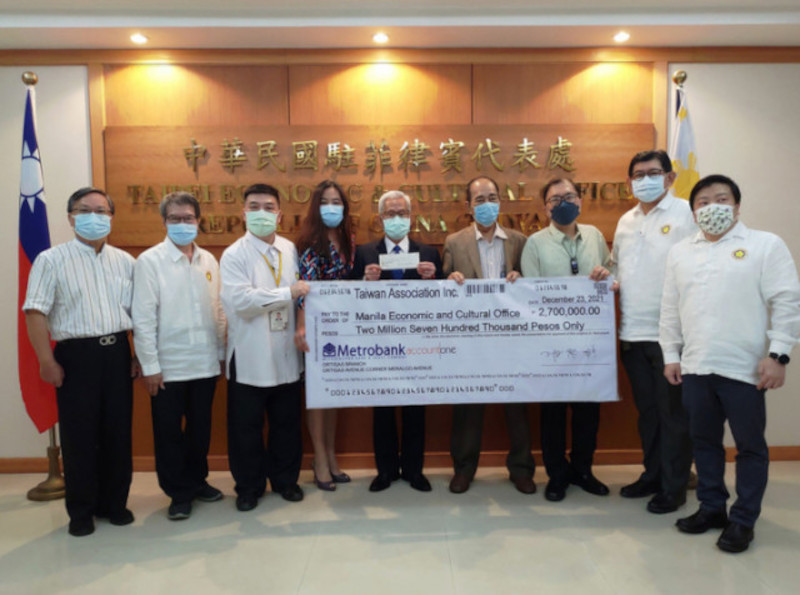 菲律賓台商總會捐贈270萬披索與KOTEN 基金會捐贈200萬披索給奧黛特災民. 